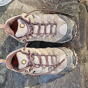 Womens merrells size 11 only mud barely used!